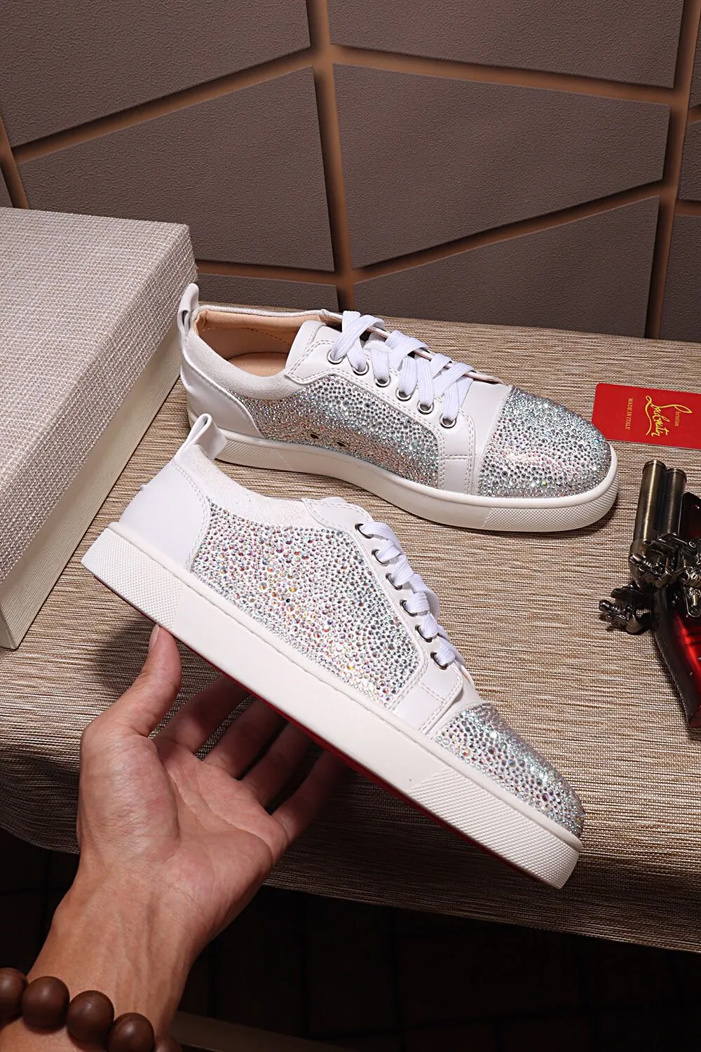 Ex-factory price 440. christian louboutin (CL red sole shoes) counter hot diamond series, casual sneakers for couples 📢 📢 📢 exclusive hot style release 🎈🎈💪 movable latex feet 👻 finished outsole line [satisfied] 😝Female 35-40# Male 38#-46, global supply😝 [Top version]: original imported cowhide frosted upper, top original leather lining, original molded TPU outsole, original 1:1 detail processing, original shoe last, large quantity available from stock,